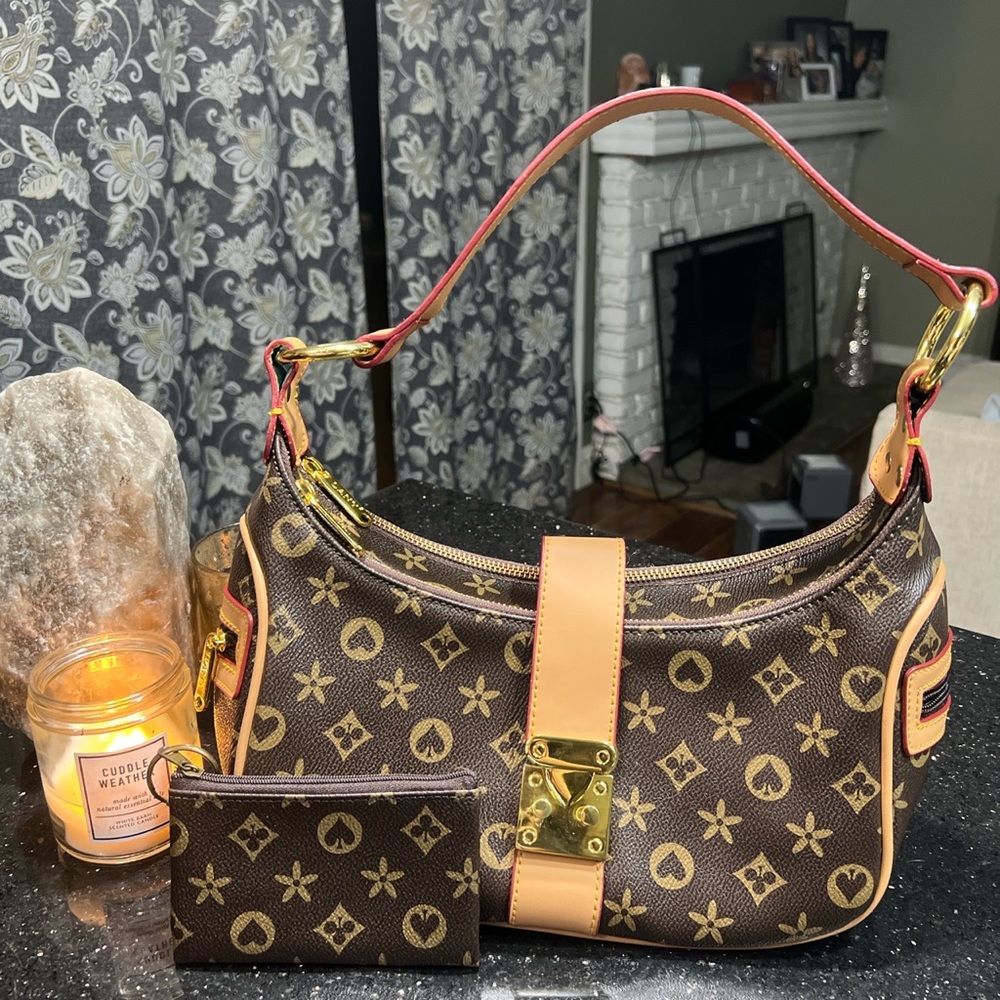 Beautifully Constructed and well made y2k Lany handbag with mini wallet ✨🤎